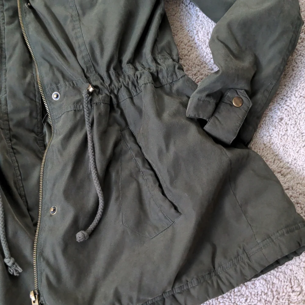 Bass Co. women's army green medium utility jacket - Picture 2 of 9